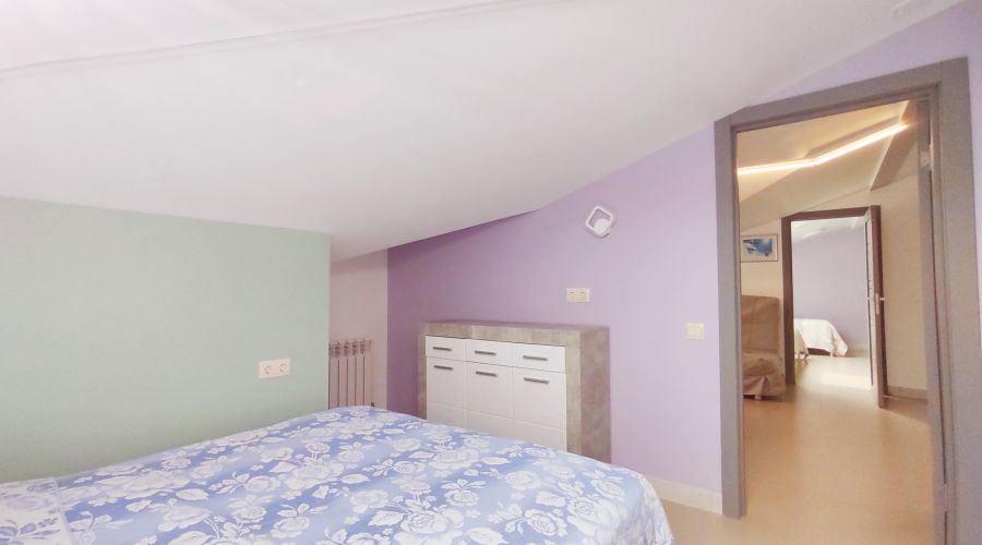 Апартаменты 5-местные Семейные №12 мансардный этаж