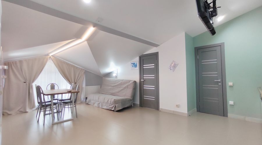 Апартаменты 5-местные Семейные №12 мансардный этаж