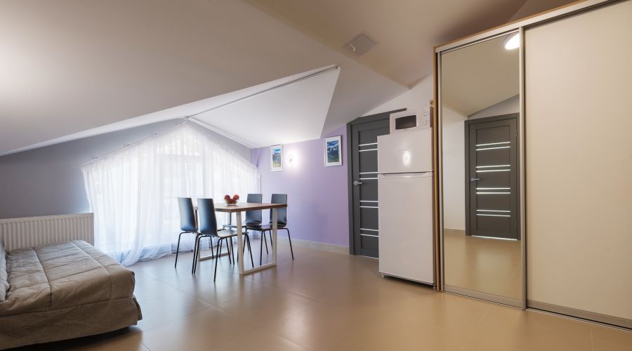 Апартаменты 5-местные Семейные №11 мансардный этаж