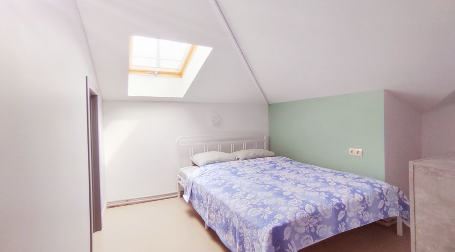 Апартаменты 5-местные Семейные №12 мансардный этаж