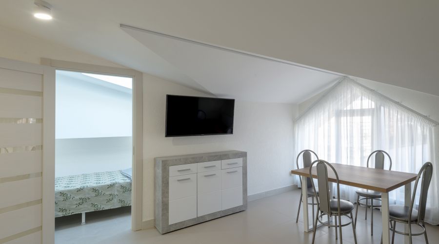 Апартаменты 4-местный №5 Джуниор на мансардном этаже