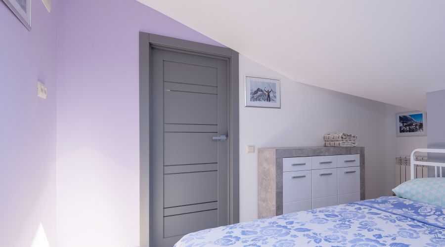 Апартаменты 5-местные Семейные №11 мансардный этаж