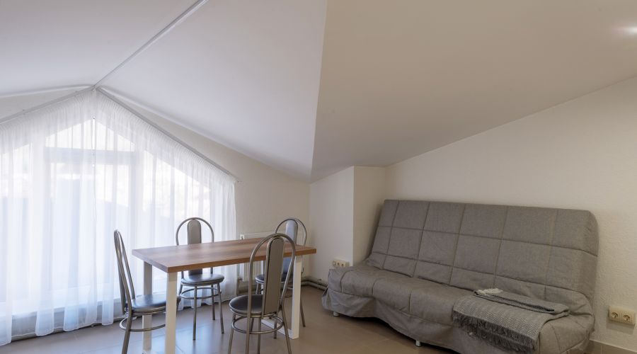 Апартаменты 4-местный №5 Джуниор на мансардном этаже