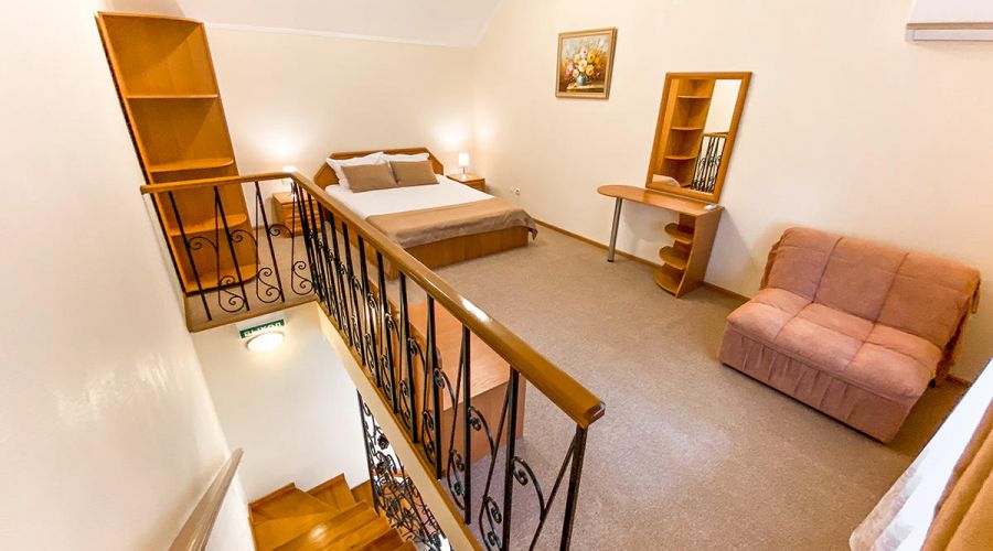 Студия 3-местная 2-комнатная с кухней