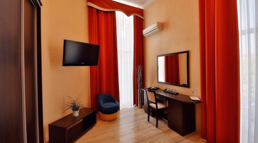 Студия студия с балконом