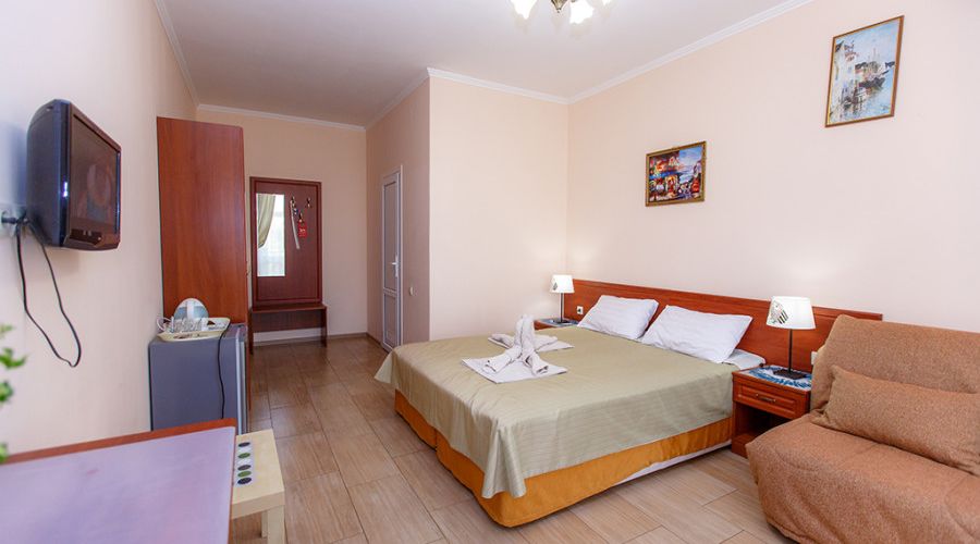 Полулюкс 4х местный с балконом