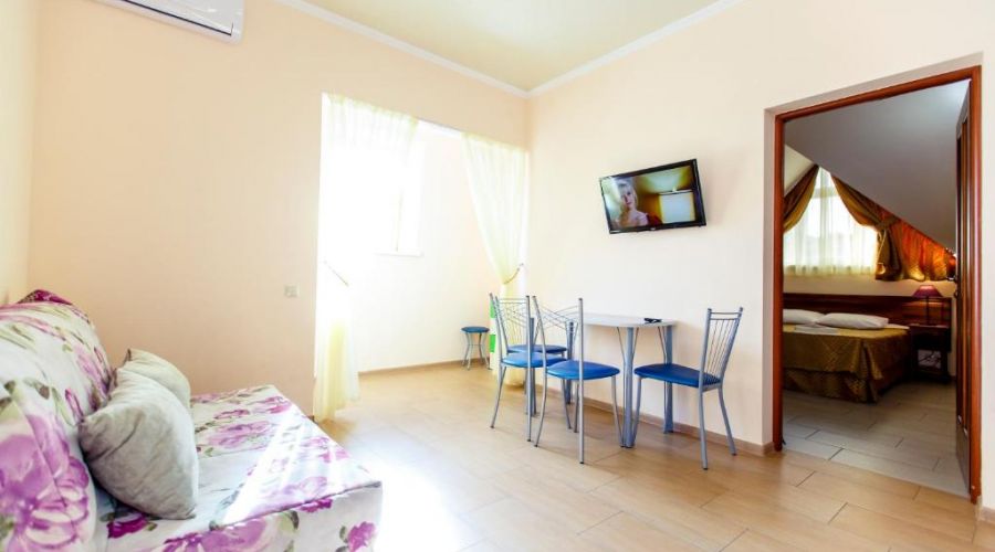 Апартаменты 2х комнатные  с кухней (мансарда)