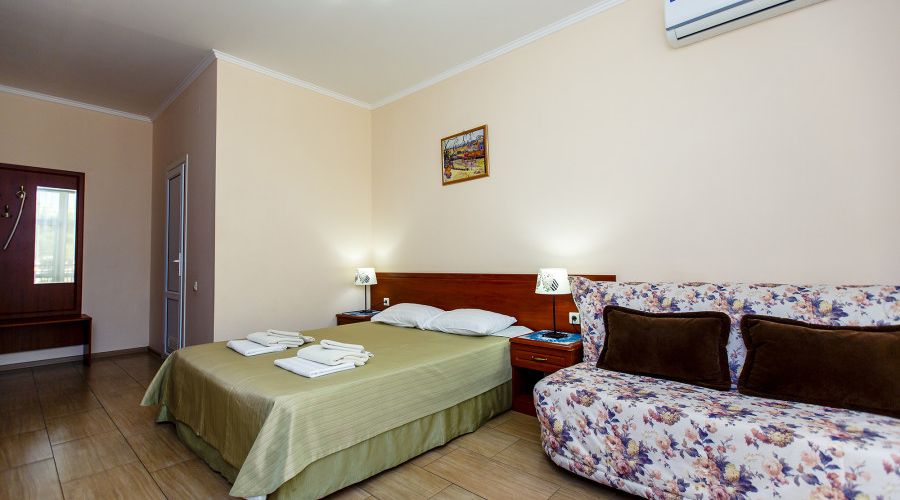 Полулюкс 4х местный с балконом