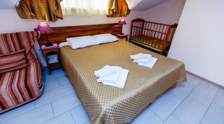 Апартаменты 2х комнатные  с кухней (мансарда)