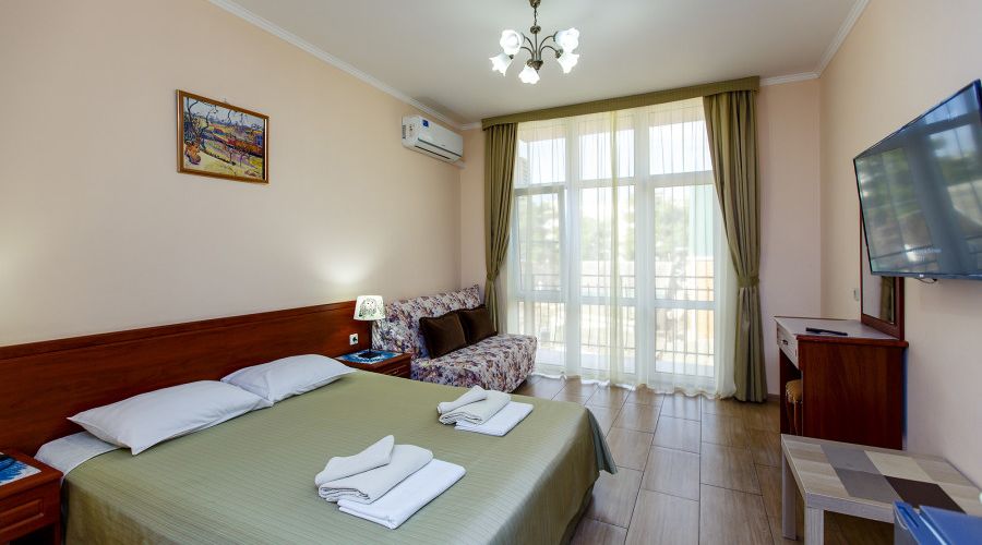 Полулюкс 4х местный с балконом