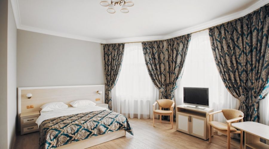 Улучшенный 2-местный с двуспальной кроватью и диваном