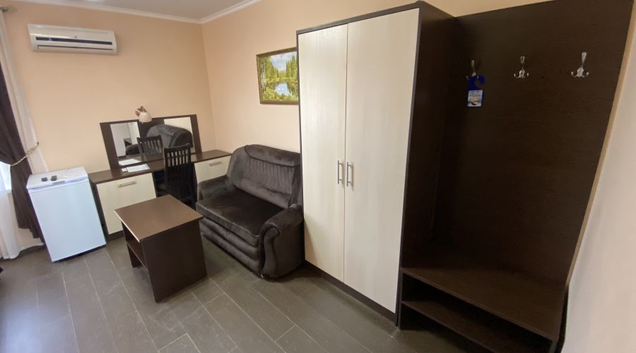 Полулюкс 3-местный с балконом