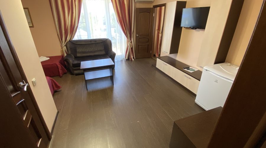 Люкс 4-местный 2-комнатный