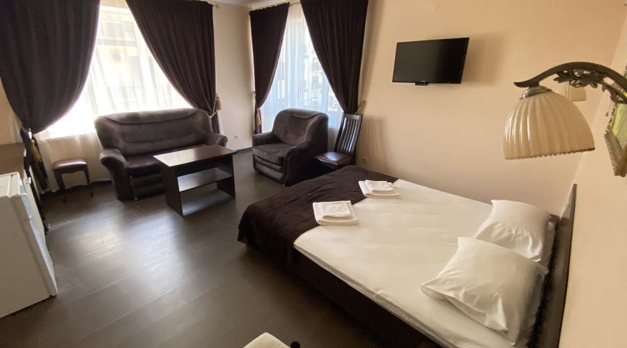 Полулюкс 3-местный с балконом