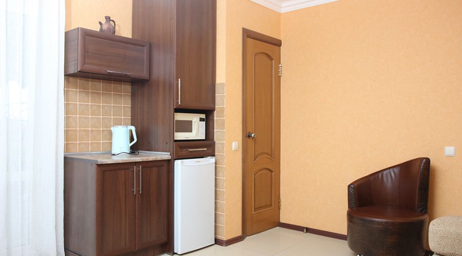 Люкс 4-местный 2-комнатный с балконом (номер 2)