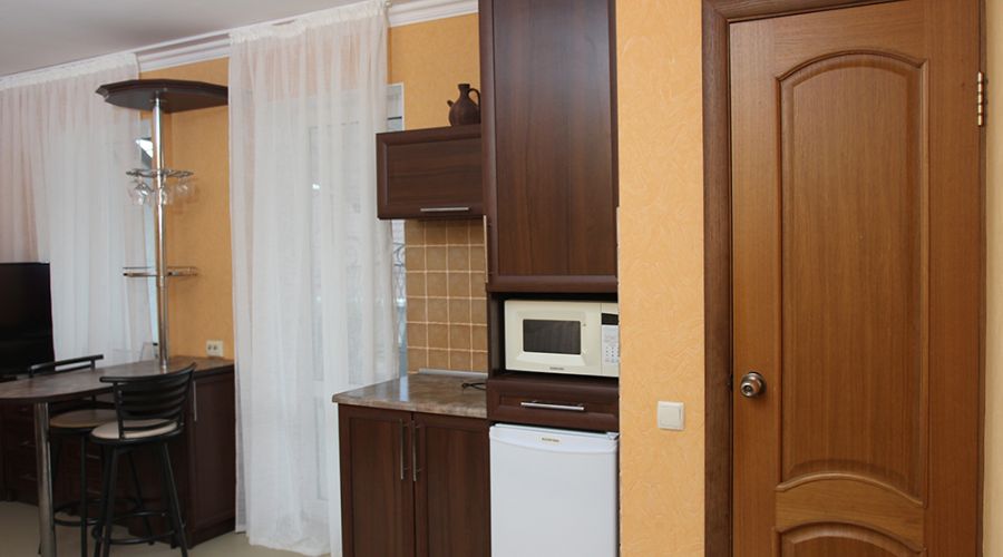 Люкс 4-местный 2-комнатный с балконом (номер 2)