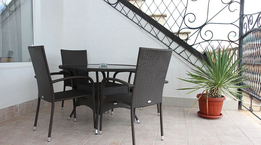 Люкс 4-местный 2-комнатный с балконом (номер 2)