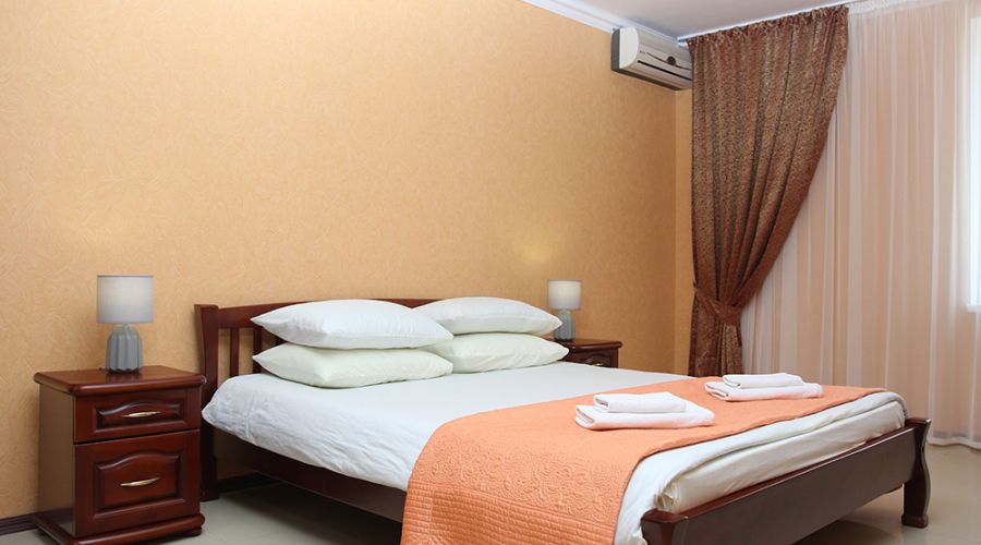 Люкс 4-местный 2-комнатный с балконом (номер 1)