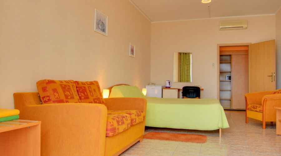 Улучшенный 3-местный 1-комнатный выход к морю