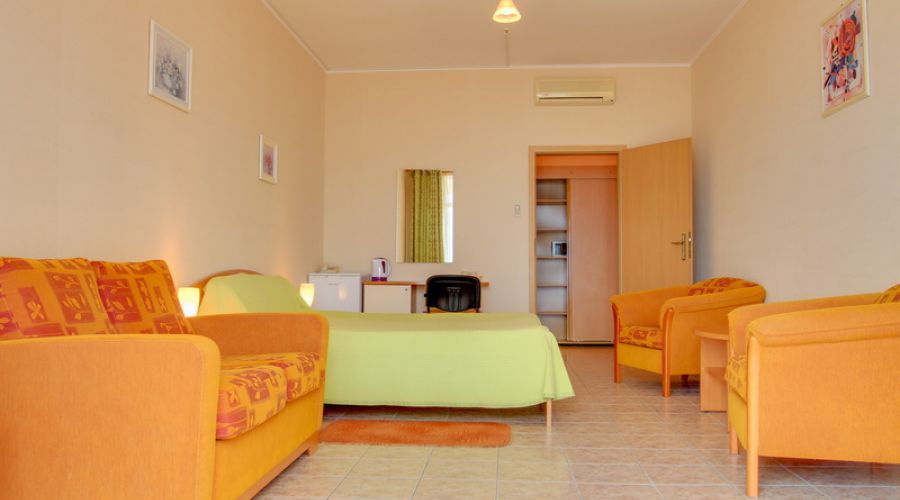 Улучшенный 3-местный 1-комнатный выход к морю