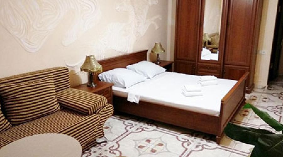 Улучшенный 2-местный 1-комнатный c видом на соседнее здание (без балкона)