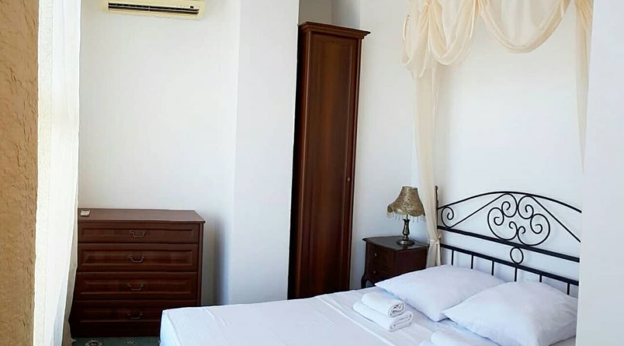 Люкс 4-местный 2-этажный 3-комнатный с видом на море (с балконом, лоджией)