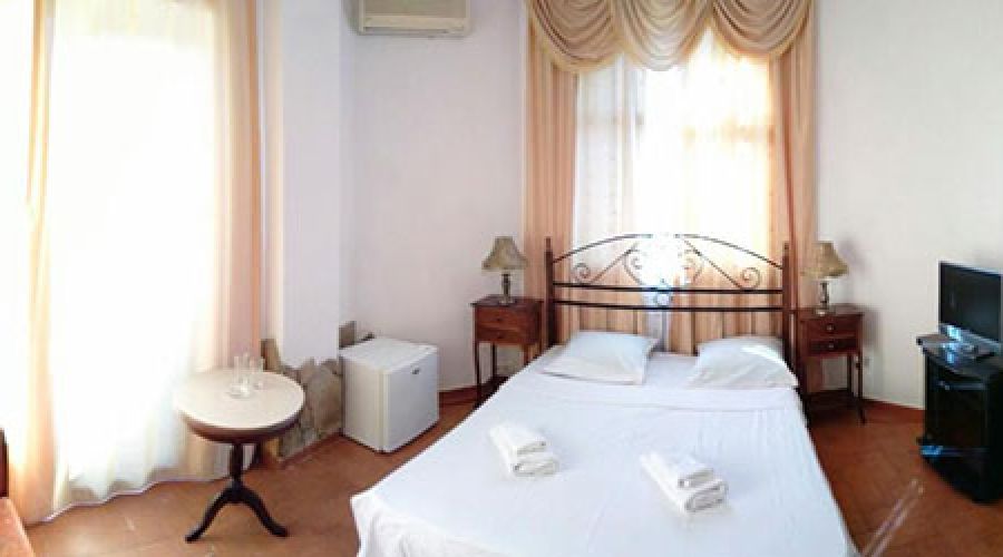 Стандарт 2-местный 1-комнатный с видом на бассейн (с балконом)