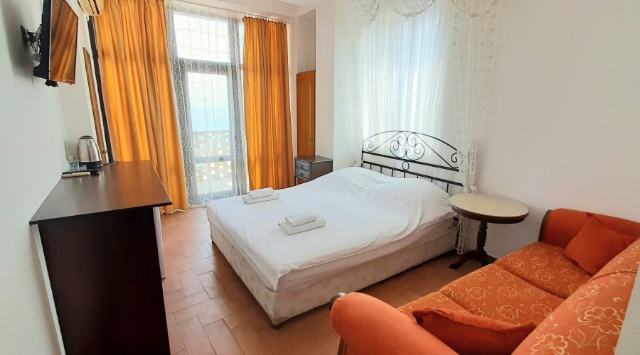 Стандарт 2-местный 1-комнатный с видом на бассейн (с балконом)