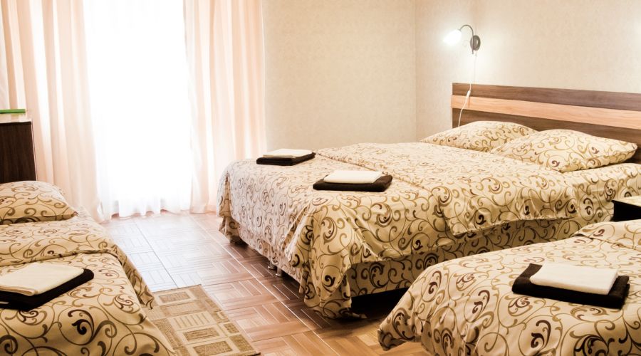 Улучшенный Улучшенный 2-местный номер с 2 дополнительными местами и балконом