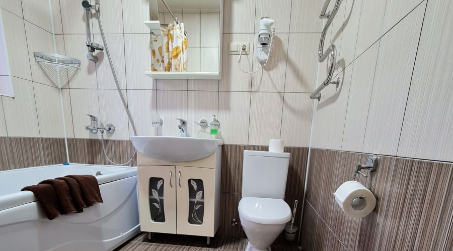 Улучшенный Улучшенный 2-местный номер с 2 дополнительными местами и балконом