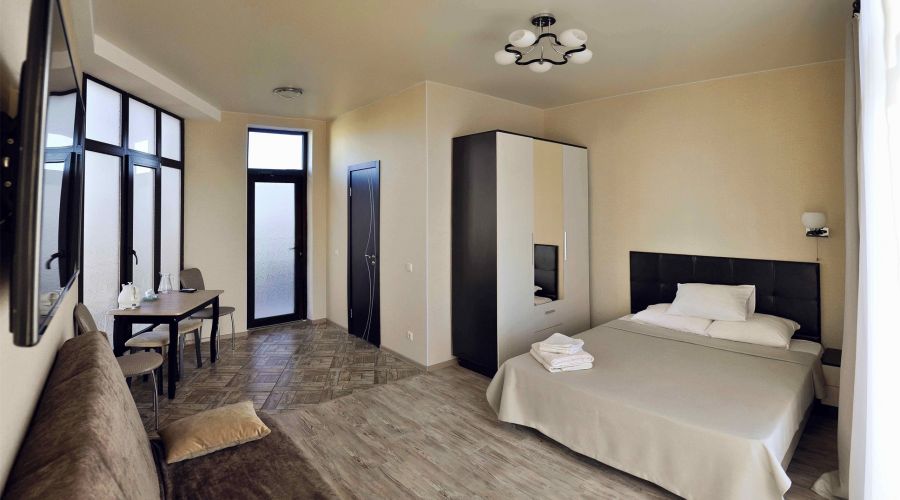 Люкс с балконом 4-местный 1-комнатный