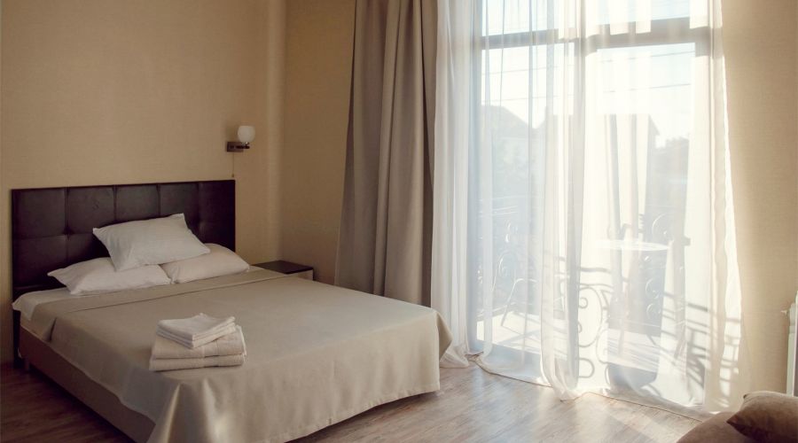 Люкс с балконом 4-местный 1-комнатный