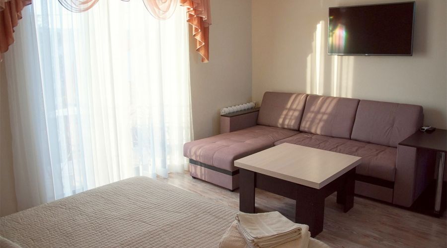 Люкс с балконом 4-местный 1-комнатный