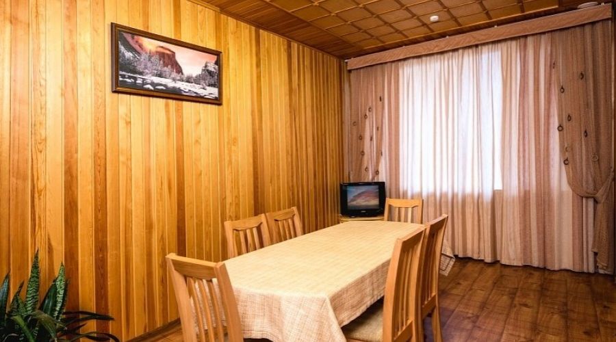 Люкс 2-местный  3-комнатный с джакузи