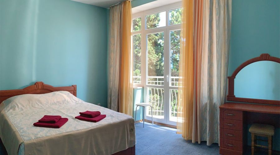 Люкс 4-местный 2-комнатный с балконом