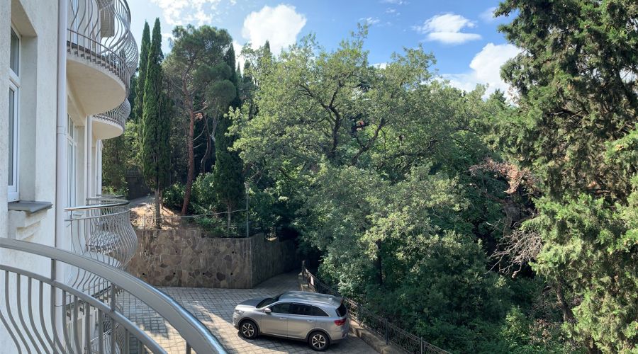 Люкс 4-местный 3-комнатный с двумя балконами