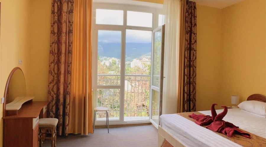 Люкс 4-местный 2-комнатный с двумя балконами