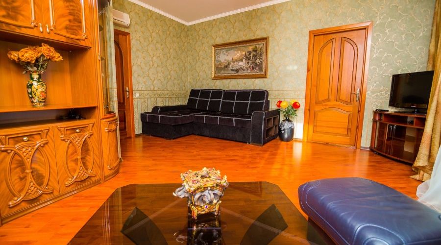 Люкс 5-местный с 2 спальнаями №6