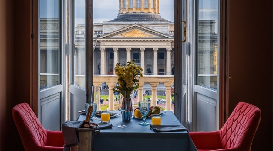 Люкс с балконом и видом на Казанский Собор