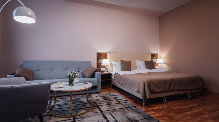 Люкс семейный 4-местный с 2 спальнями и видом на Казанский Собор