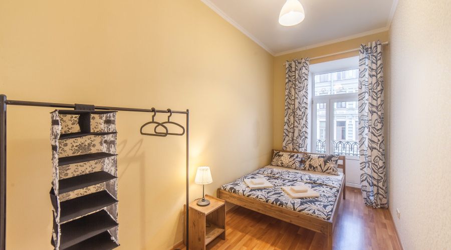 Стандарт 2-местный с балконом (без удобств)