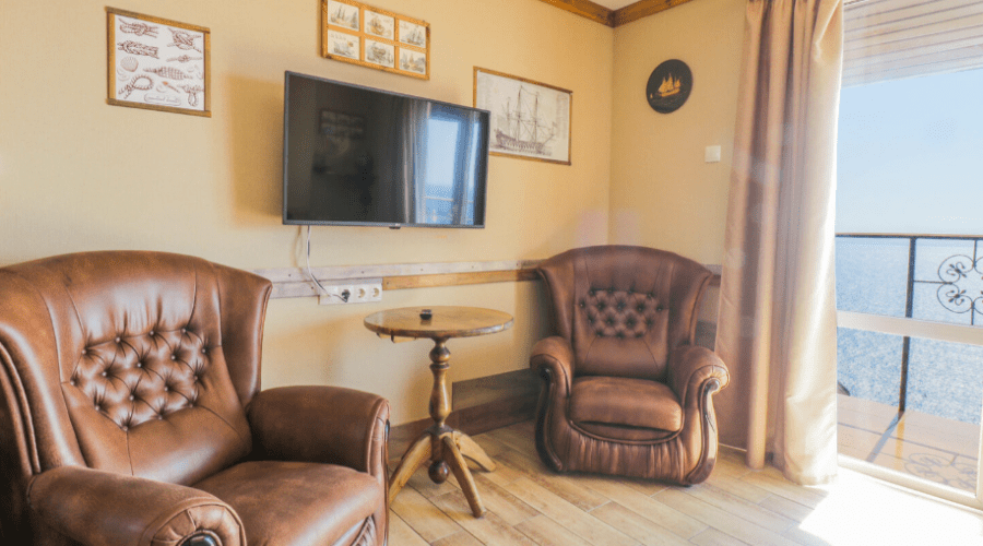 Люкс 4-местный 2-комнатный 2-уровневый с мини кухней Морской