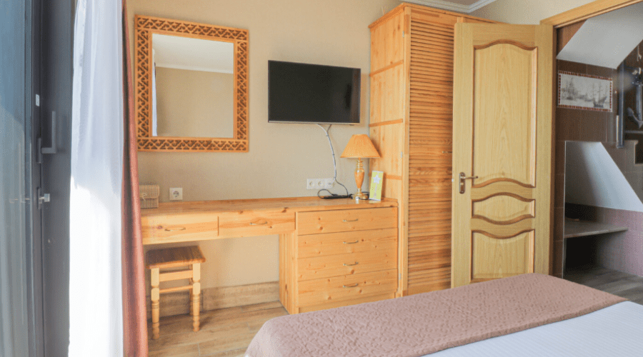 Люкс 4-местный 2-комнатный 2-уровневый с мини кухней Морской