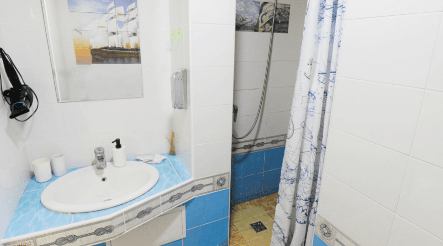 Люкс 4-местный 2-комнатный 2-уровневый с мини кухней Морской