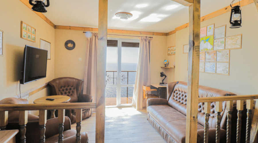 Люкс 4-местный 2-комнатный 2-уровневый с мини кухней Морской