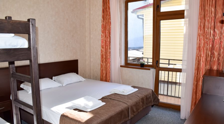 Стандарт 4-местный с балконом