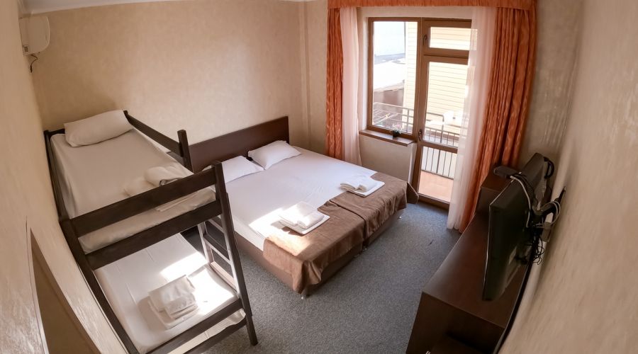 Стандарт 4-местный с балконом