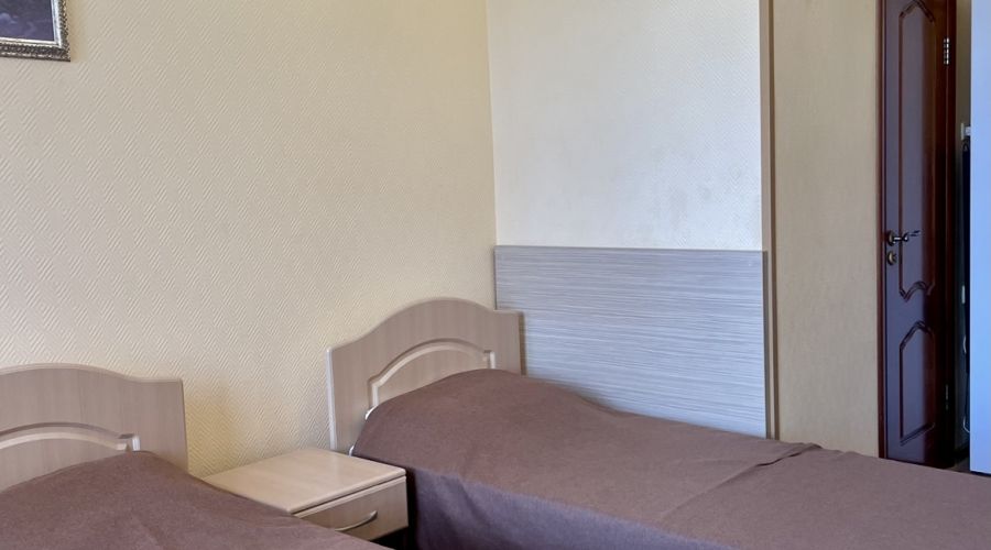 Комфорт 3-местный с панорамным окном