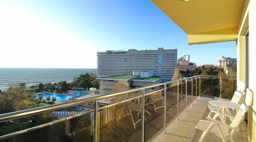 Люкс 0675 3-комнатный 6-мнестный с террасой и видом на море