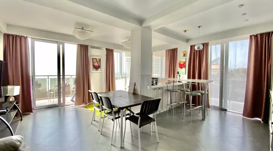 Люкс 0675 3-комнатный 6-мнестный с террасой и видом на море